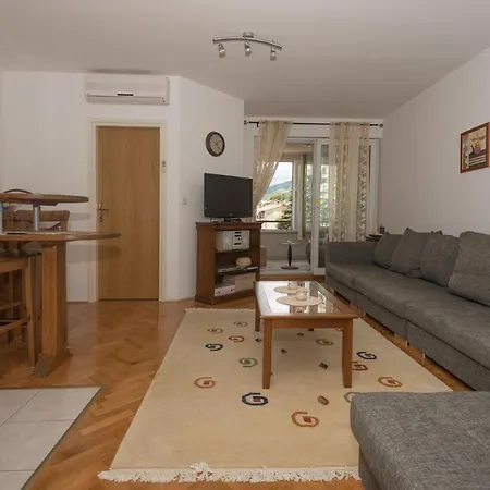 Center Apartment *